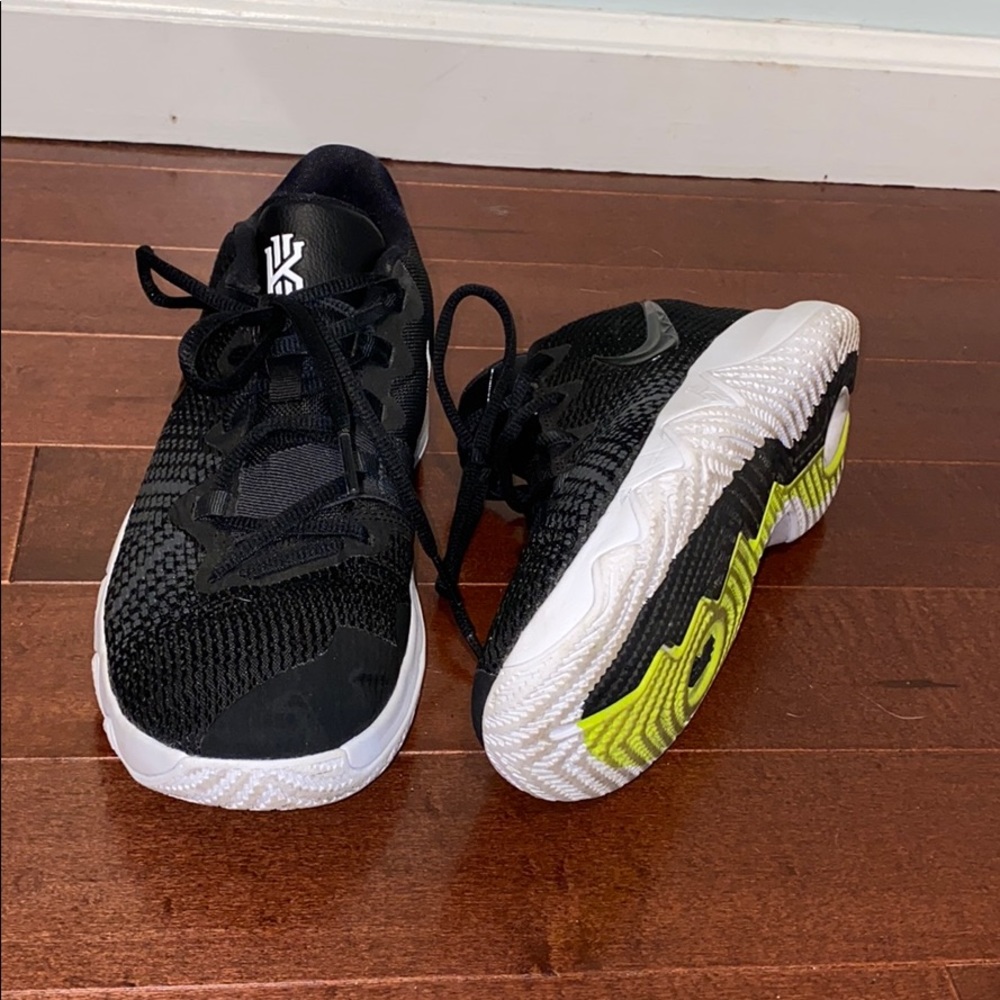Nike Youth Boys Flytrap Kylie Basketball Shoes